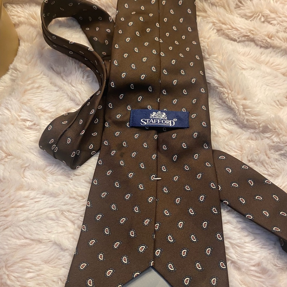 Stafford Chocolate Paisley Necktie